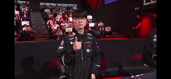 13일 서울 종로구 롤파크에서 열린 2026 LCK 정규시즌 2라운드 1경기 2세트에서 T1이 위기의 순간마다 집중력을 끌어올리며 농심 레드포스를 세트 스코어 2대0으로 완파했다. (T1 & NS=2:0). /사진=네이버 치지직 라이브영상 캡처