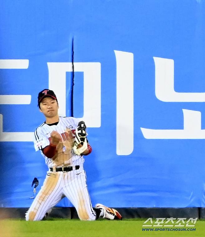 13일 잠실야구장에서 열린 삼성과 LG의 경기, 7회초 2사 3루 박해민이 구자욱의 타구를 잡아내고 있다. 잠실=허상욱 기자wook@sportschosun.com/2026.05.13/