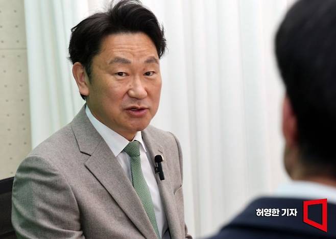 곽상언 더불어민주당 의원이 아시아경제 '소종섭의 시사쇼'에 출연해 소종섭 스페셜리스트와 인터뷰하고 있다. 허영한 기자