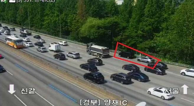 [속보] 경부고속도로 서울 방향 양재IC 북측~서초IC 남측 추돌사고 CCTV 실시간 교통 상황 ©서울시 교통정보