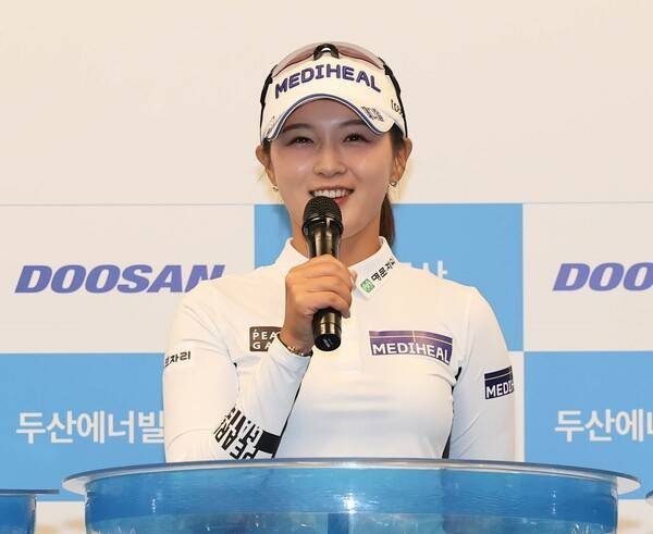 2026년 한국여자프로골프(KLPGA) 투어 제18회 두산 매치플레이에 출전하는 박현경 프로. 사진은 조별리그 조 추첨식 모습이다. 사진제공=대회조직위 (사진을 무단으로 사용하지 마십시오.)