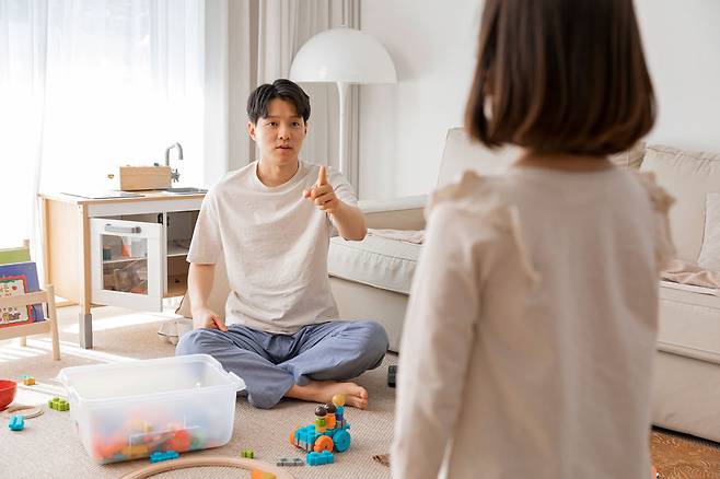 영유아에게 직접적이고 단호하게 지시해야 아이가 이타적인 성향으로 성장한다는 연구 결과가 나왔다./사진=클립아트코리아