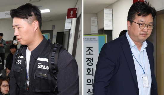 삼성전자 대표교섭위원인 김형로 부사장(오른쪽)과 최승호 초기업노조 삼성전자지부 위원장(왼쪽)이 13일 2차 사후조정이 결렬된 후 각각 협상장을 떠나고 있다.  [연합뉴스]