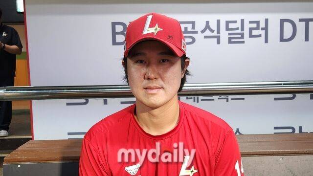 최정이 5월 12일 수원 KT 위즈전을 끝내고 취재진과 인터뷰를 하고 있다./수원=김경현 기자