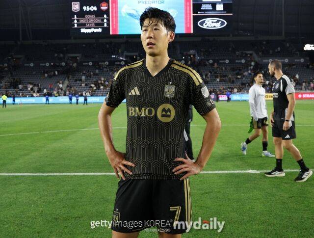 한국의 월드컵 본선 상대 중 하나인 남아프리카공화국 매체 '킥오프'가 12일 손흥민(LA FC)의 득점력 저하를 조명했다. 손흥민이 11일 열린 휴스턴 다이너모전에서 1-4 패배를 당한 뒤 아쉬워하고 있다./게티이미지코리아