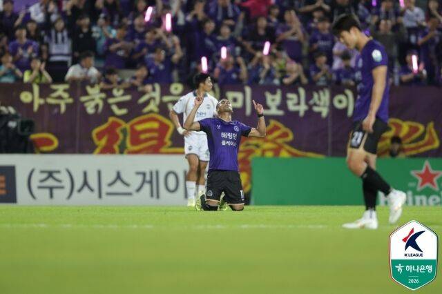 FC안양 아일톤이 2026년 5월 13일 안양종합운동장에서 열린 하나은행 K리그1 2026 14라운드 김천상무와의 맞대결에서 득점한 뒤 세리머니하고 있다. /한국프로축구연맹 제공