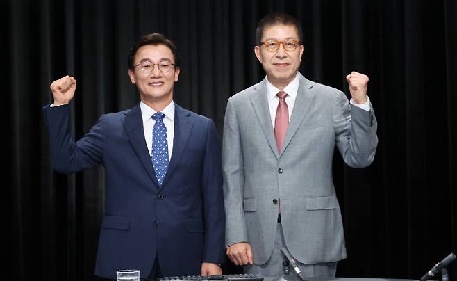 부산시장 선거에 나선 더불어민주당 전재수 후보와 국민의힘 박형준 후보. 연합뉴스