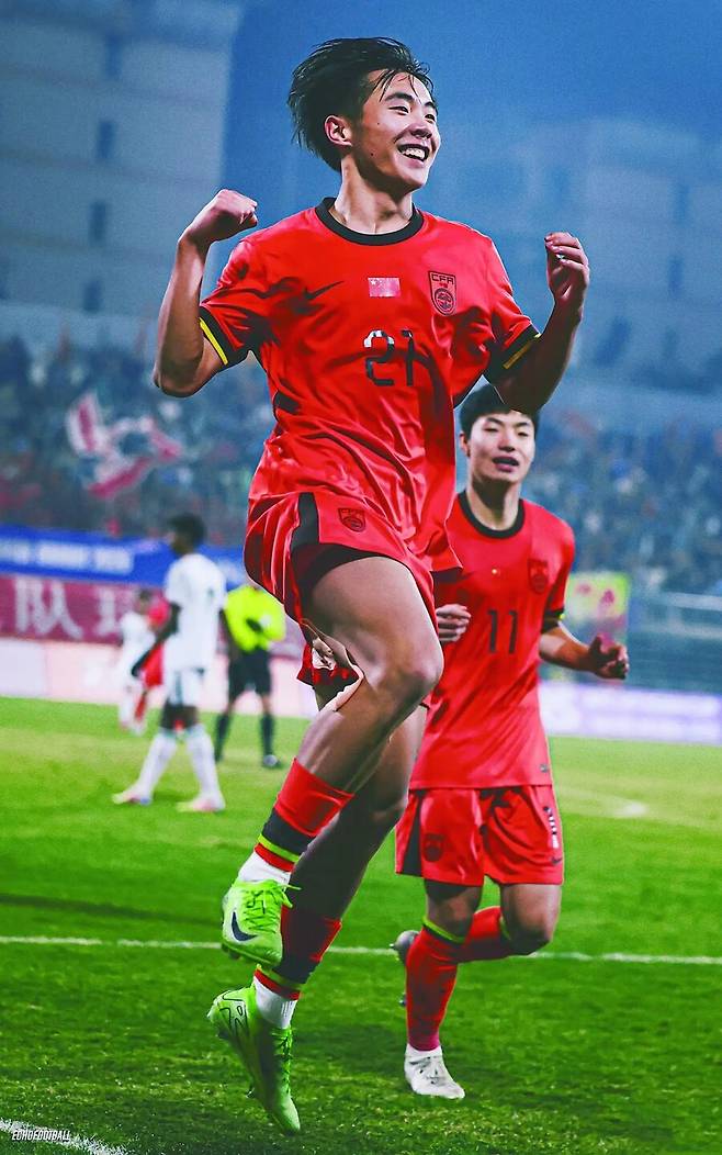 ▲ 중국 U-17 축구대표팀이 21년 만에 월드컵 본선행에 성공했다. 중국은 13일 사우디아라비아 제다의 킹 압둘라 스포츠 시티에서 열린 2026 아시아축구연맹 U-17 아시안컵 조별리그 B조 3차전에서 카타르를 2-0으로 제압했다. 카타르와 인도네시아를 골 득실 차로 따돌리고 일본에 이어 조 2위를 차지, 꿈에 그리던 월드컵 본선 티켓을 손에 쥐었다. ⓒ 중국 '소후'