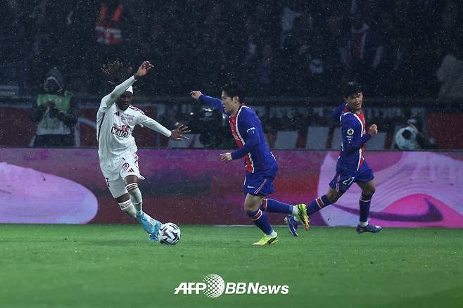 지난 11일 브레트스와의 2025-2026 프랑스 리그1 33라운드 홈경기에 출전한 파리 생제르맹(PSG) 이강인. /AFPBBNews=뉴스1