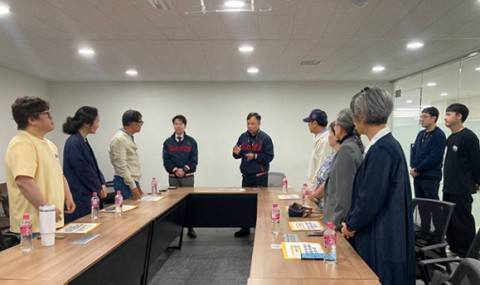 롯데 구단에 항의 방문한 노무현재단 [노무현재단 제공. 재판매 및 DB 금지]