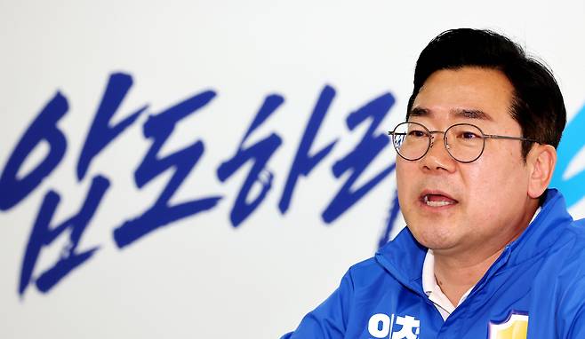 ▲ 더불어민주당 박찬대 인천시장 후보가 지난 8일 미추홀구 당찬캠프에서 인천일보와 인터뷰를 하고 있다. /이재민 기자 leejm@incheonilbo.com