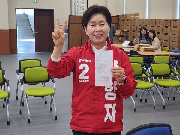 후보등록 후 기념촬영한 국민의힘 양향자 후보./구자훈 기자