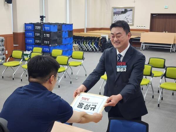 후보 등록한 진보당 홍성규 후보./구자훈 기자