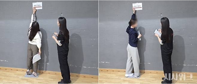 암 리치 측정은 기내 선반에 보관된 안전 물품 등을 꺼낼 수 있는 지를 테스트하기 위해 마련된 것으로, 객실 오버헤드 빈과 비슷한 높이까지 팔이 닿는 지를 평가한다. / 제갈민 기자