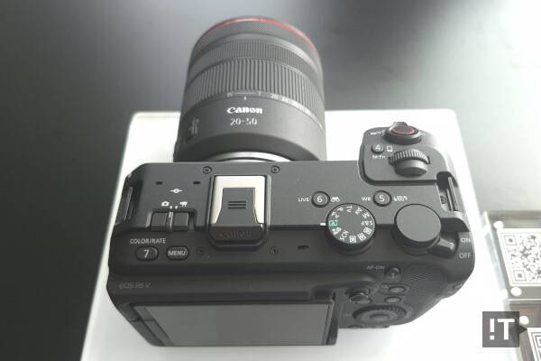 캐논 EOS R6 V 카메라 후면 모습 / 권용만 기자