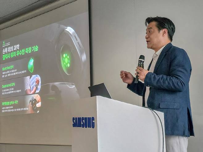 14일 진행된 미디어 브리핑에서 삼성전자 MX사업부 디지털헬스팀 최준일 상무가 삼성 헬스를 소개하는 모습 (사진=삼성전자)