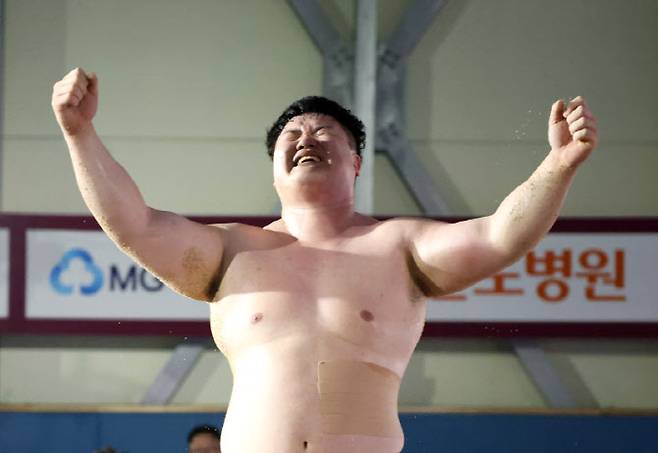 김민재의 독주를 저지하고 2년 만에 백두장사에 복귀한 MG새마을금고씨름단 장성우. 사진=대한씨름협회