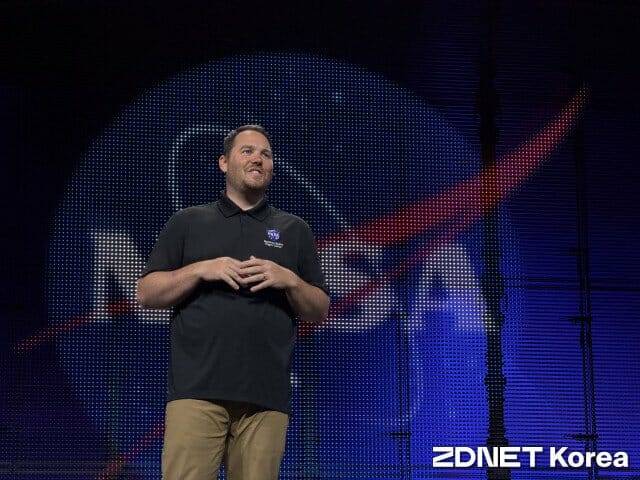 조시아 존슨 미국 항공우주국(NASA) 마셜 우주비행센터 시스템 아키텍트가 플랫폼 활용 사례를 설명하고 있다.