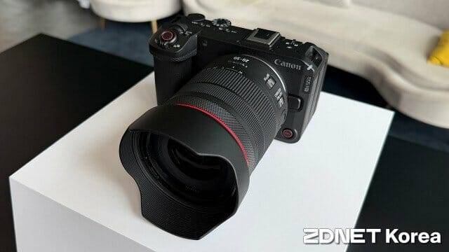 EOS R6 V 카메라와 RF20-50mm F4 L IS USM PZ 렌즈를 조합한 예시. (사진=지디넷코리아)