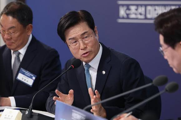 이상균 HD현대중공업 대표가 13일 호텔현대 바이 라한 울산에서 열린 이재명 대통령 주재 K-조선 미래비전 간담회에서 발표하고 있다. [사진=연합뉴스]