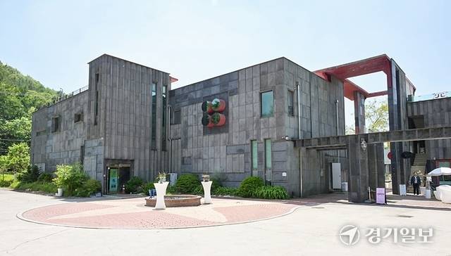 권숙자 안젤리미술관은 2015년도에 용인시 처인구에 개관했다. 안젤리는 이탈리어로 <천사들>을 의미한다고 한다. 미술관 전경. 윤원규기자