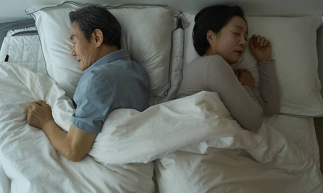 60세 이상 ‘황혼 이혼’이 늘어나 2025년 역대 최다 수준인 것으로 나타났다. 게티이미지뱅크