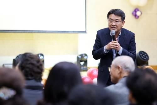 오승록 서울 노원구청장이 지난해 11월 상계동 154-3 주택정비형 재개발사업 주민 설명회에서 인사말을 하고 있다. 노원구 제공