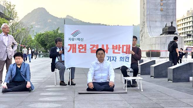 5월6일 자유와혁신 황교안 후보가 서울 종로구 광화문광장에서 개헌 반대 단식 투쟁에 돌입했다. ⓒ황교안 후보 캠프