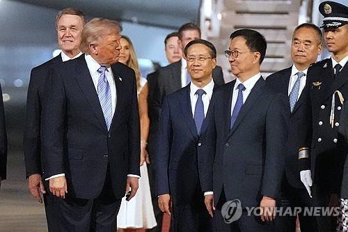 중국에 도착한 도널드 트럼프 미국 대통령 [AP 연합뉴스, 재판매 및 DB 금지]