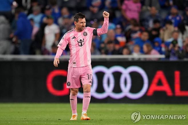 주먹을 불끈 쥔 리오넬 메시 [Getty Images via AFP=연합뉴스]