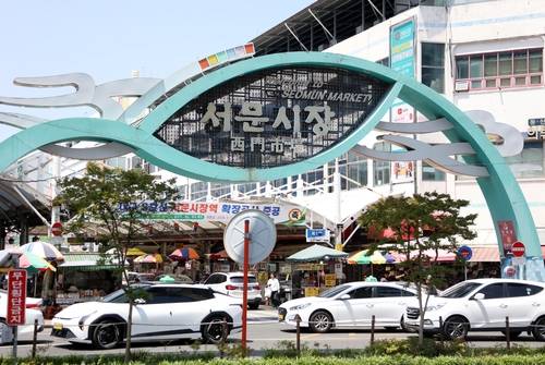 대구 서문시장 (대구=연합뉴스) 김현태 기자 = 14일 오전 대구 서문시장 인근이 차들로 붐비고 있다. 2026.5.14