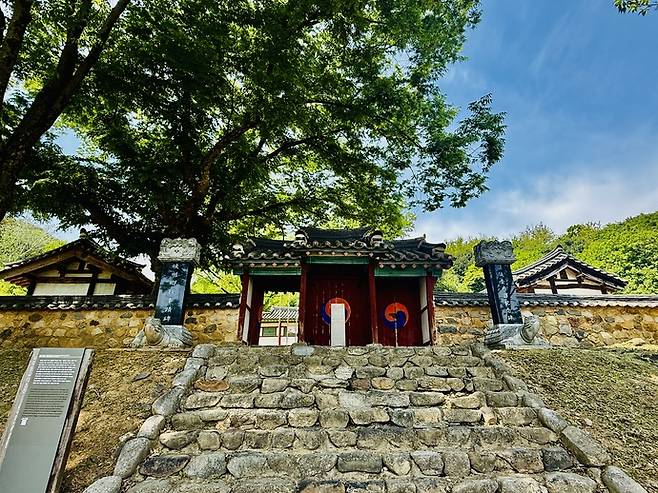 파주향교의 삼문. 김지영
