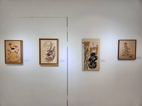 (맨 왼쪽부터) 김명련 작가의 '무슨 129', 배정연 작가의 '화조도', 진정혜 작가의 '문자도-제', 이진주 작가의 '초충도'. /류민기 기자