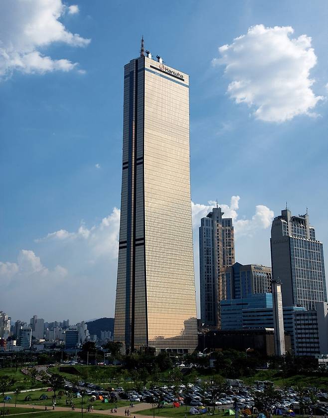 서울 영등포구 여의도동 한화생명 63빌딩. 사진/한화생명