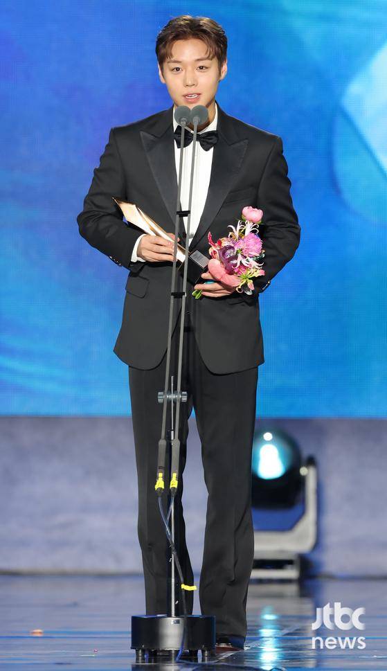 배우 박지훈이 '제62회 백상예술대상'에서 네이버 인기상을 수상하고 소감을 말하고 있다. 방송·영화·연극과 뮤지컬을 아우르는 국내 유일무이 종합 예술 시상식 '제62회 백상예술대상 with 구찌'는 8일 오후 7시 50분 서울 강남구 코엑스 D홀에서 개최됐다. 특별취재반 / 2026. 05. 08/