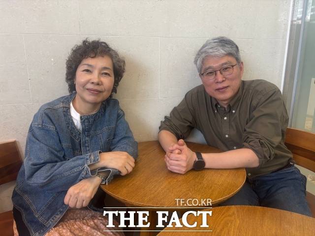 과천시민정치당은 이번 지방선거에 직접 후보를 내지는 않지만, 주요 지역 현안을 중심으로 시장 후보들에게 재건축·재개발 과정에서 심화된 교통 문제와 서울경마장 이전 부지 개발 문제에 대한 정책 질의를 하는 방안을 검토하고 있다. 사진은 과천시민정치당 김은희 공동대표와 구자동 대표. /김시형 기자