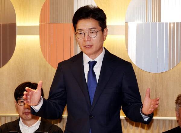 정원오 더불어민주당 서울시장 후보가 14일 서울 중구 투썸플레이스 정동길점에서 열린 소상공인과의 간담회에서 발언하고 있다. /뉴시스