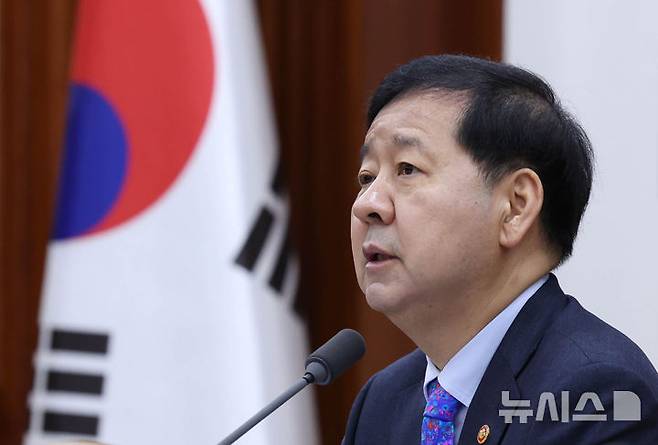 [서울=뉴시스] 조수정 기자 = 구윤철 경제부총리 겸 재정경제부 장관이 15일 오전 서울 종로구 정부서울청사에서 열린 비상경제본부회의 겸 경제관계장관회의 및 부동산관계장관회의를 주재하고 있다. 2026.05.15. chocrystal@newsis.com