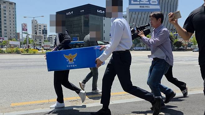 '측근 금전거래 의혹'…경찰, 이남호 전북교육감 후보 캠프 압수수색 [연합뉴스TV 촬영]