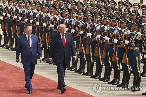중국 의장대 사열하는 트럼프와 시진핑 [AP=연합뉴스 자료사진 제공]
