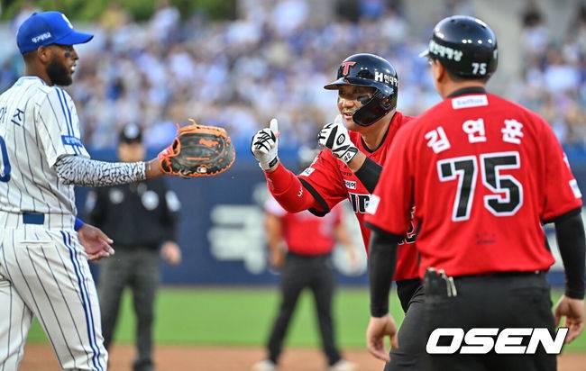 [OSEN=대구, 이석우 기자] 15일 대구삼성라이온즈파크에서 2026 신한 SOL KBO 리그 삼성 라이온즈와 KIA 타이거즈의 경기가 열렸다. 홈팀 삼성은 후라도가, 방문팀 KIA는 네일이 선발 출전했다. KIA 타이거즈 김태군이 2회초 1사 1,3루 우익수 오른쪽 1타점 안타를 치고 세리머니를 하고 있다. 2026.05.15 / foto0307@osen.co.kr