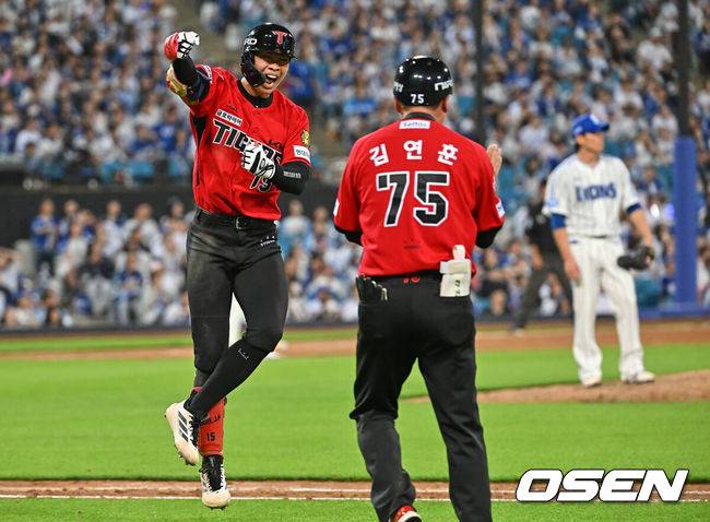 [OSEN=대구, 이석우 기자] 15일 대구삼성라이온즈파크에서 2026 신한 SOL KBO 리그 삼성 라이온즈와 KIA 타이거즈의 경기가 열렸다. 홈팀 삼성은 후라도가, 방문팀 KIA는 네일이 선발 출전했다. KIA 타이거즈 박재현이 9회초 1사 2루 ㅜ월 역전 2점 홈런을 치고 포효하고 있다. 2026.05.15 / foto0307@osen.co.kr