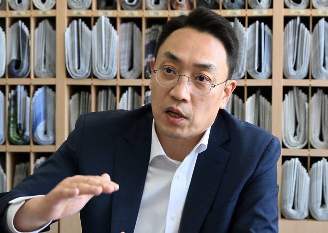 이성욱 세아메카닉스 대표가 15일 서울경제신문 본사에서 진행된 인터뷰에서 질문에 답하고 있다. 성형주 기자