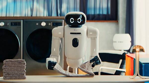 iF 디자인 어워드 2026에서 본상을 수상한 홈로봇 'LG 클로이드'의 모습. LG전자