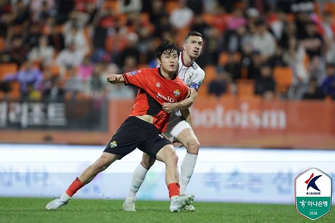강원FC에서의 꾸준한 활약이 월드컵 최종엔트리 발탁으로 이어졌다. (한국프로축구연맹 제공)