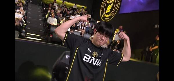 16일 서울 종로구 롤파크에서 열린 2026 LCK 정규시즌 2라운드 경기 2세트에서 BNK 피어엑스가 농심 레드포스를 꺾고 먼저 웃었다.(BNK피어엑스 & 농심 피어엑스=2:0)./사진=네이버 치지직 라이브영상 캡처