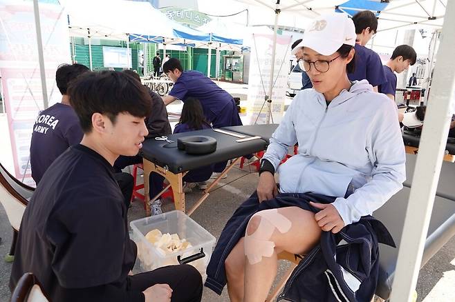 서울안강병원 의료진이 종일 선수들을 돌보았다