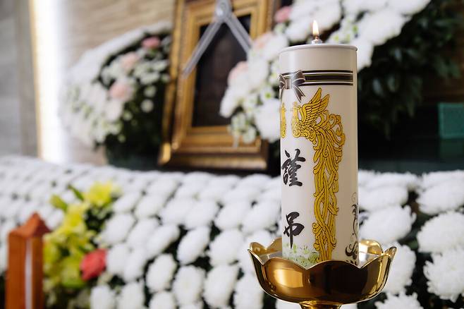 지금 당장 죽음이 찾아온다면, 나는 오늘까지의 내 삶을 괜찮았다고 말할 수 있을까. 결국은 죽음과 상실이 삶을 앞으로 나아가게 한다. 게티이미지뱅크