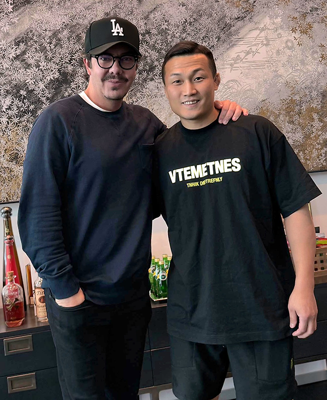 정찬성 코리안좀비MMA 관장 겸 ZFN 대표는 2025년 9월 Contender Series 시즌9 6주차 일정이 진행되는 미국 네바다주 엔터프라이즈에서 헌터 캠벨 UFC 최고비즈니스책임자를 만났다.  사진@koreanzombiemma