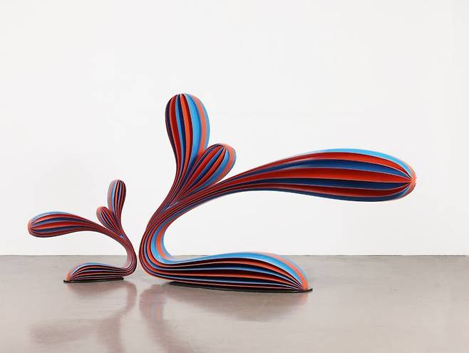 김태수 Meadow Shouting 2025 Painted Stainless Steel 1787x470x1150(h)mm, 700x220x610(h)mm *재판매 및 DB 금지
